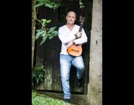 eric-silver-with-guitar-standing